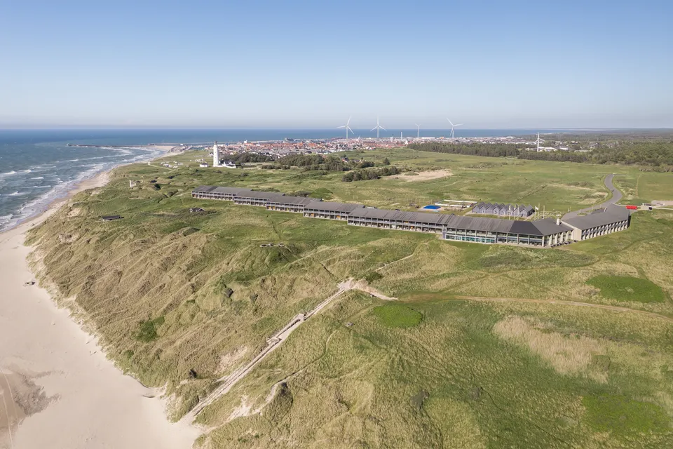 Landal Fyrklit ved Hirtshals med strandlejligheder, strand og fyr mod Skagerrak